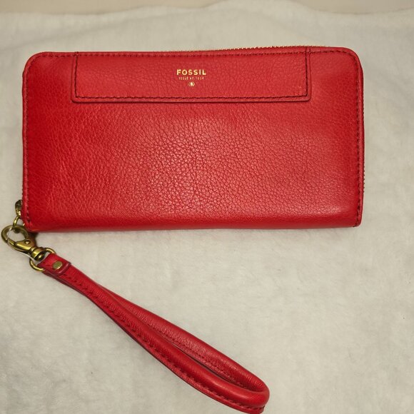 Fossil Handbags - FOSSIL Issue No. 1951 Clutch Wallet Wristlet Leather New with tags Red